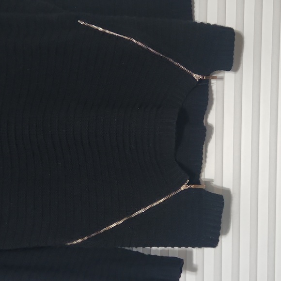 Women's Sweater. By Love Tree. Size SMALL. Black. - Picture 3 of 4